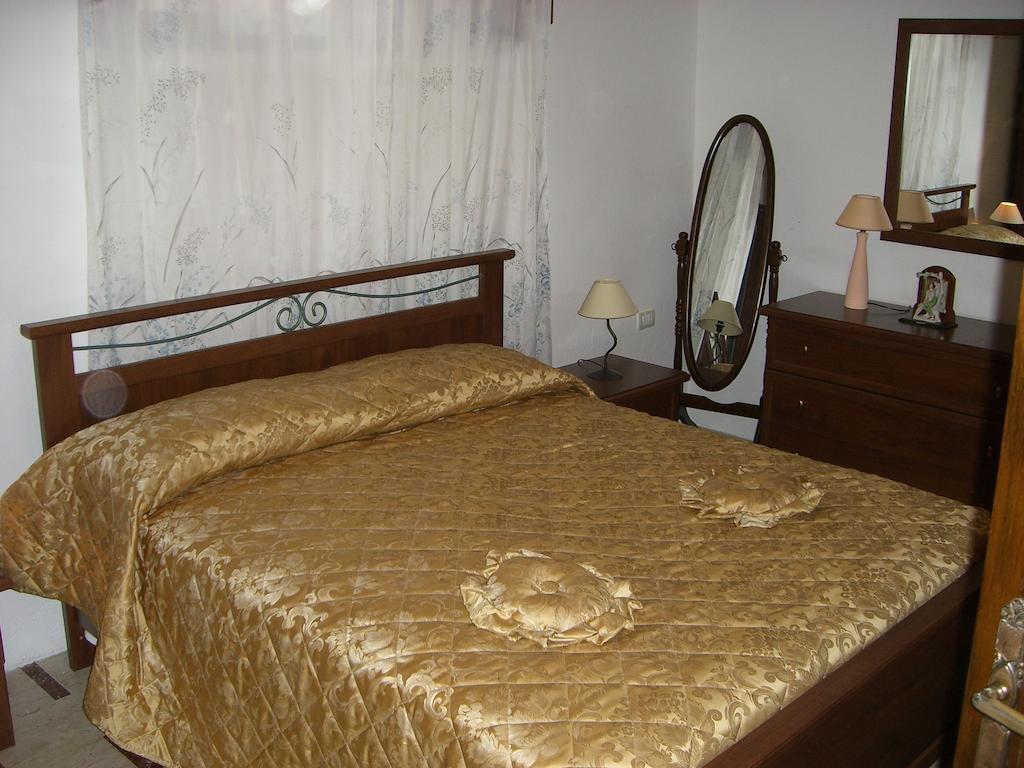 Sa Domu Sarda Casa Vacanza Piscinas Habitación foto